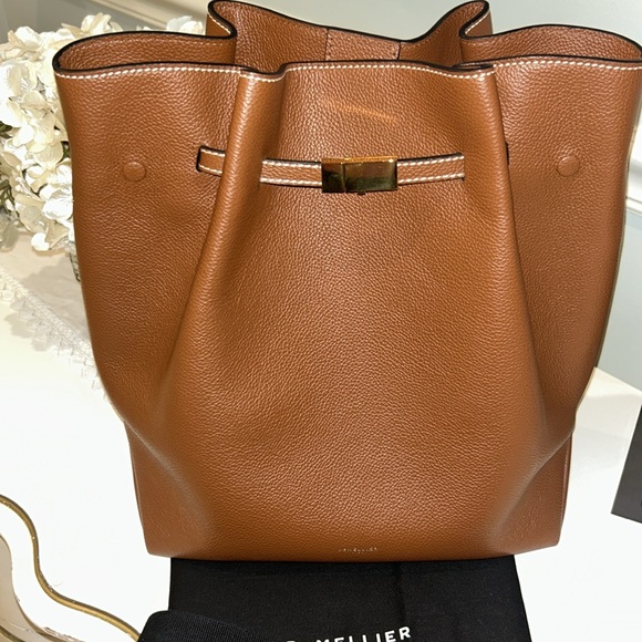 Demellier New York Large Bucket Tote - Tan Small Grain Ecru Stitching 🤎🤎🤎 - Picture 2 of 7